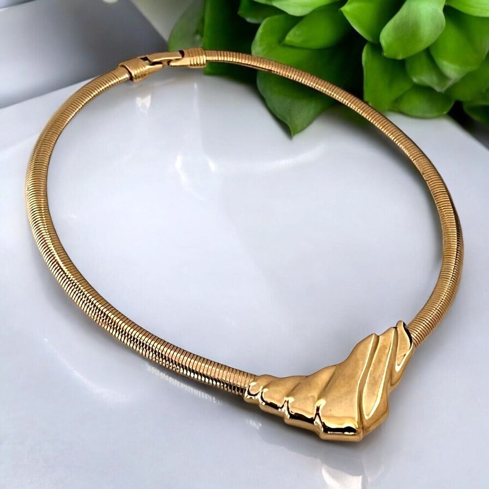 Vintage 1980s Trifari Omega Necklace Gold Tone Statement Collar - 12A